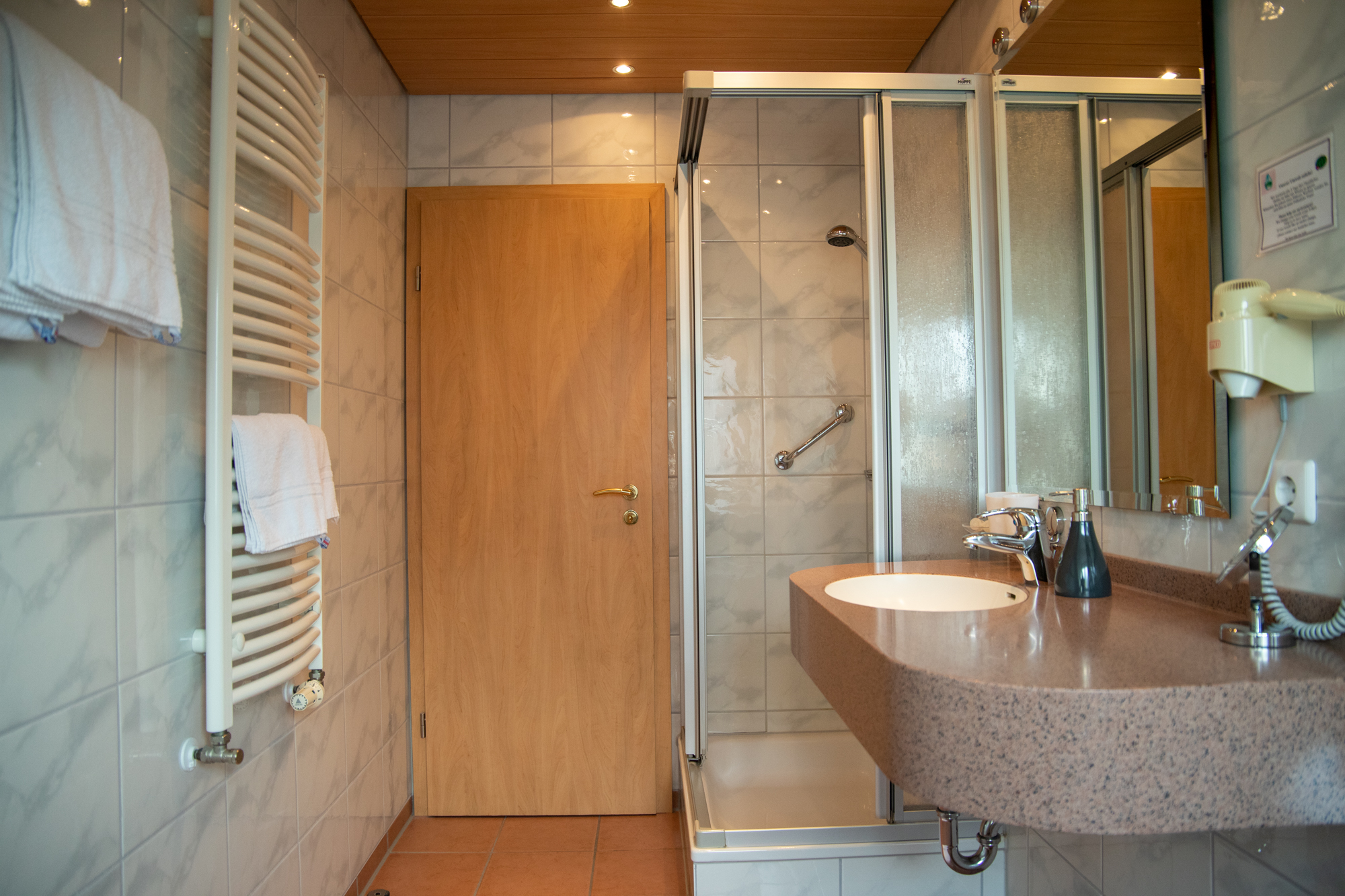 Sauberes Badezimmer im Hotel Krone in Freudenstadt